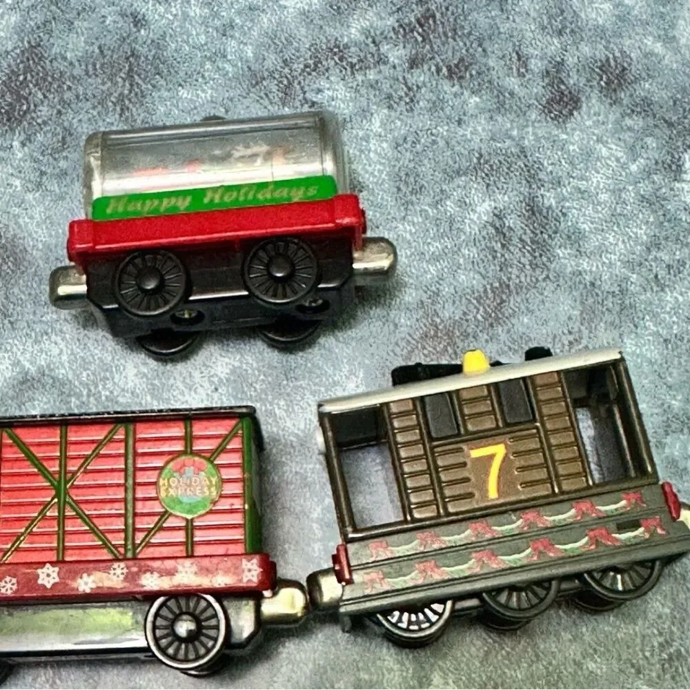 Thomas & Friends Festive Train Set with Red and Green